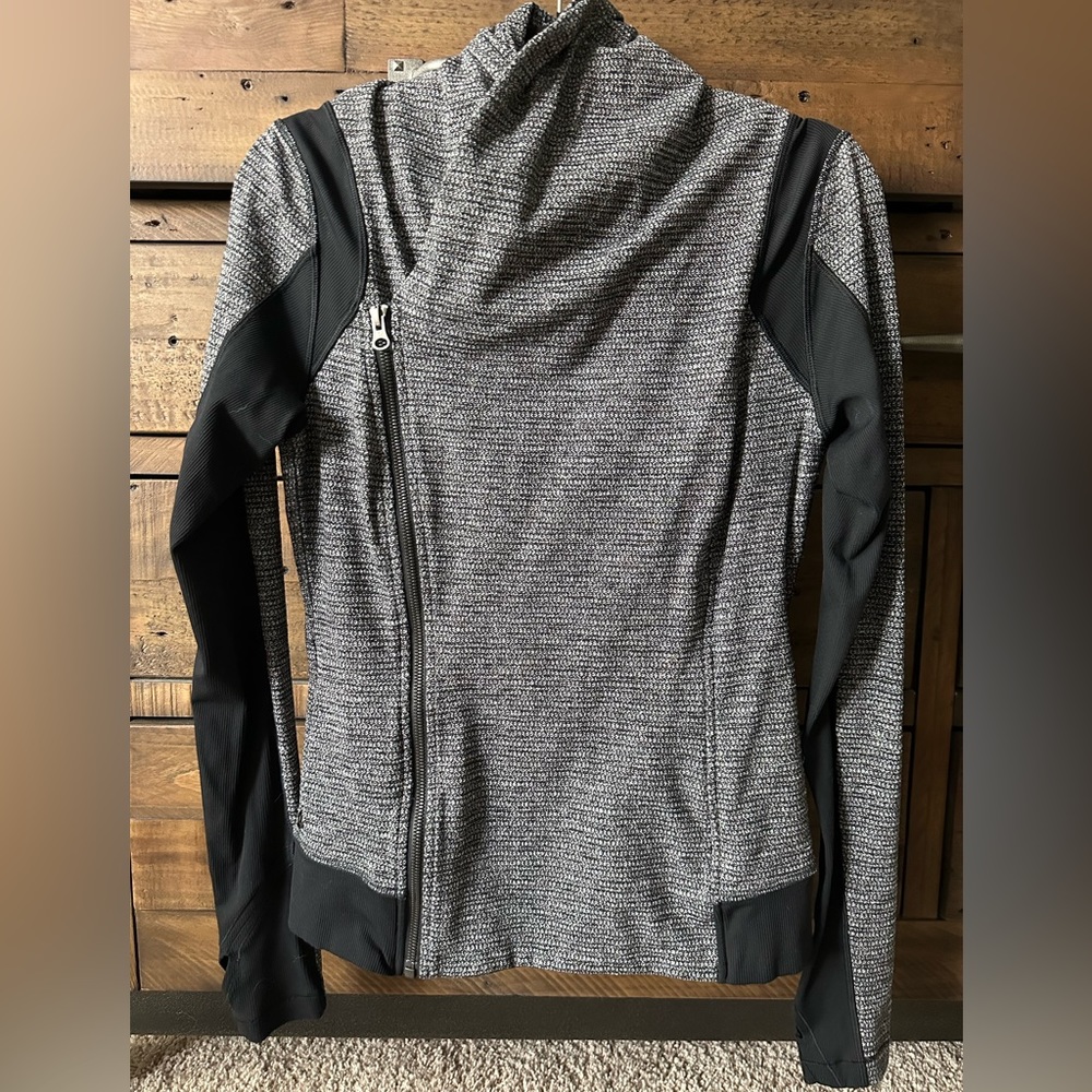 Lululemon Bhakti jacket, size 8, grey and black